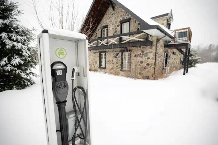 Condo Hotel Au Pied Du Mont Orford Exterior foto